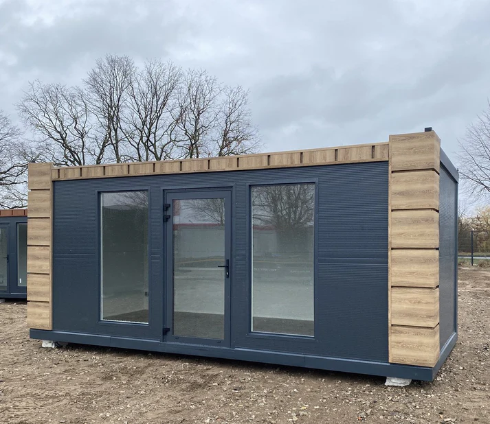 contenedor de oficina 6×2,83 metros con 2 ventanas